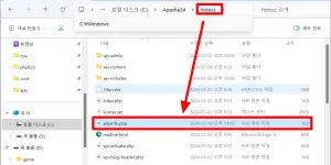 htdocs 폴더에 phpinfo.php파일을 생성한 화면